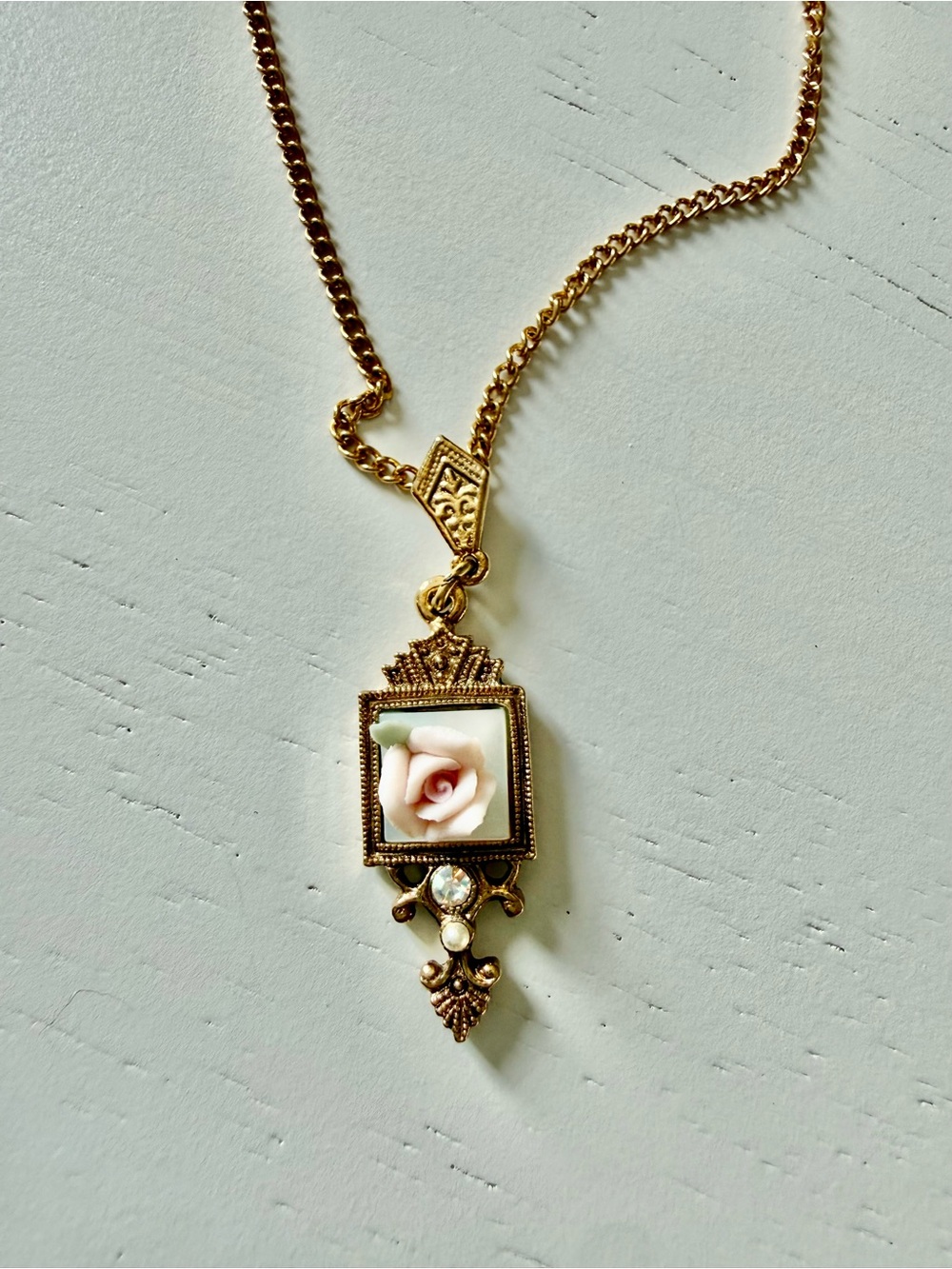 Vintage Inspired Pink Rose Pendant Necklace Gold Tone Magnetic Clasp